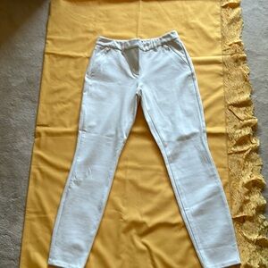 White House, black market, eggshell color leggings